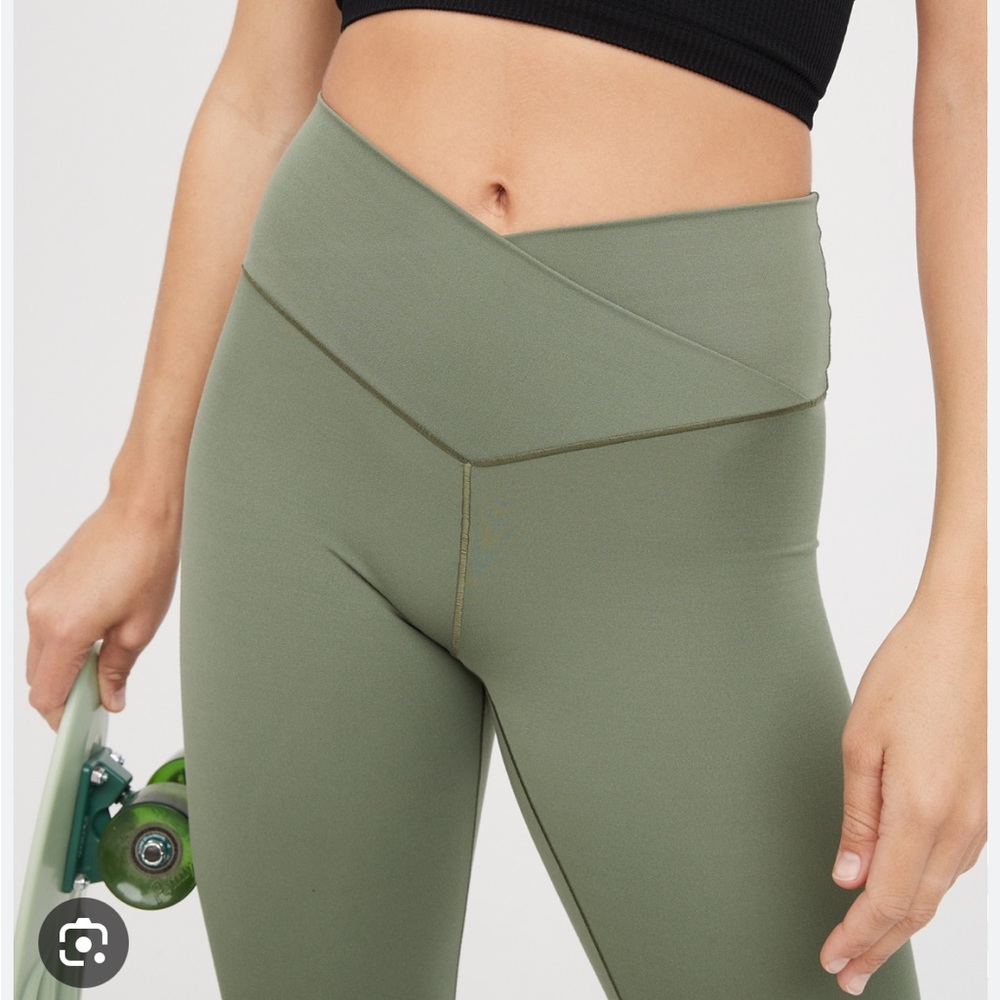 Crossover + high waisted leggings